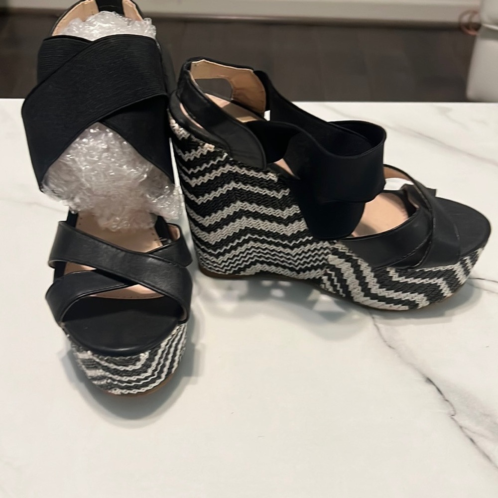 Black and white 4” platform sandals. Size 6 US Women’s